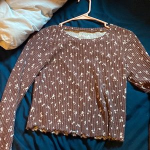 aero long sleeve crop top, light material, size M, maroon and white